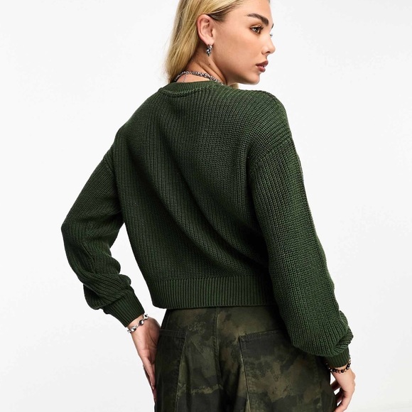 Medium Women's Green Cropped Sweater - ASOS - Picture 2 of 4